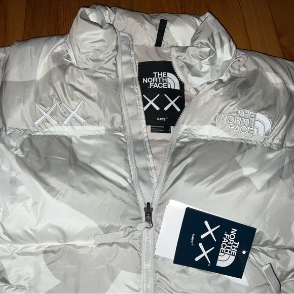 KAWS x The North Face 700 Retro 1996 Nuptse Jacket Puffer Coat Camouflage Patern - Picture 12 of 12